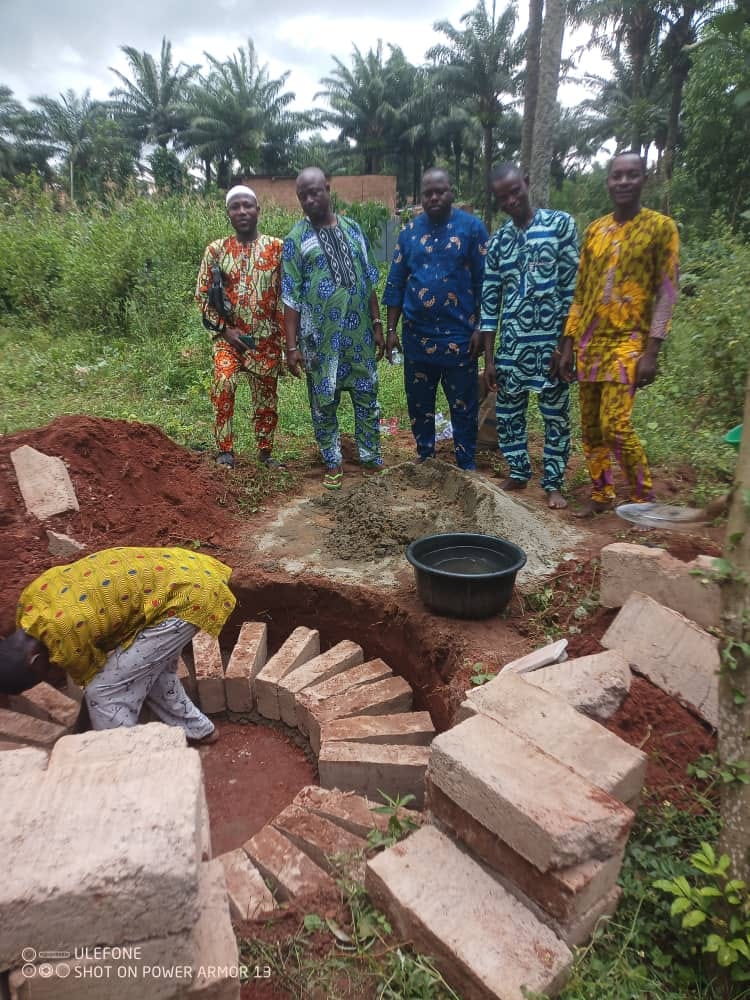 L’ONG Ola Baba du Bénin a procédé à la construction d’un puits d’eau à Ouemé, derrière le CEG Djigbé, ce 18 novembre 2024.