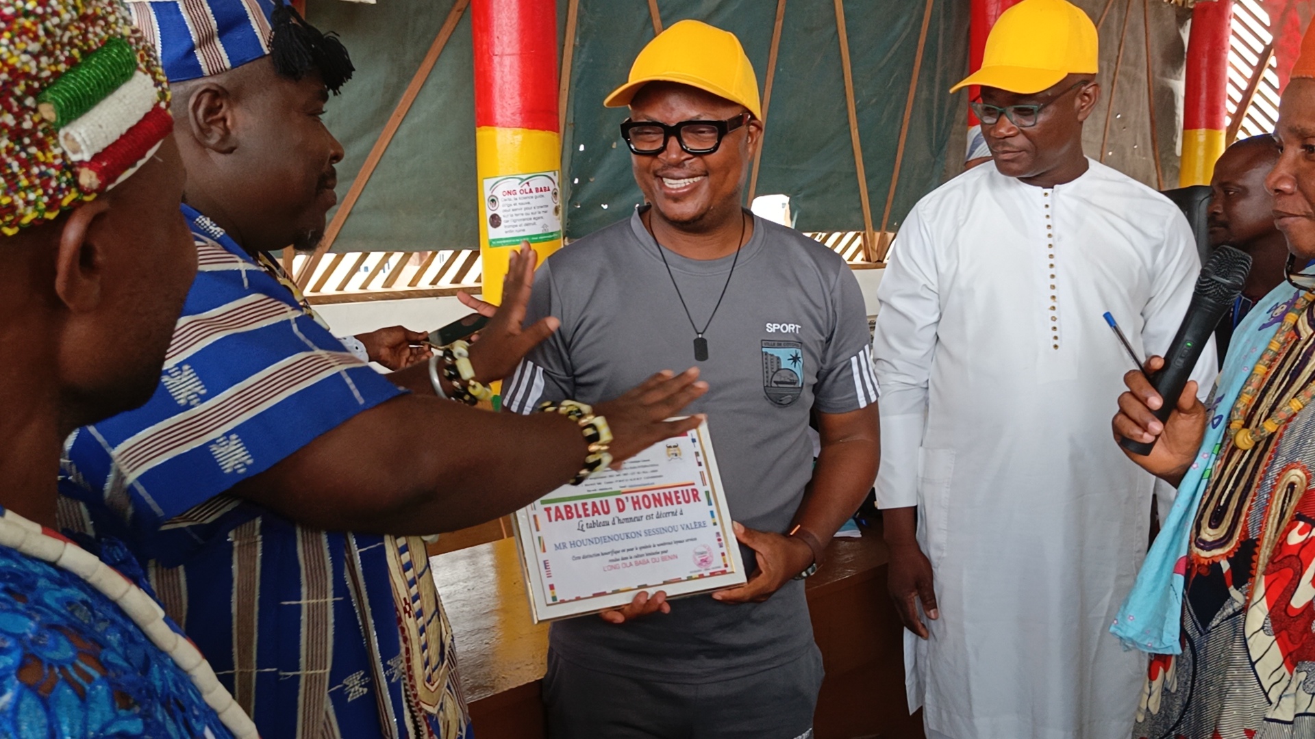 Remise d'attestation aux membres de l'ONG