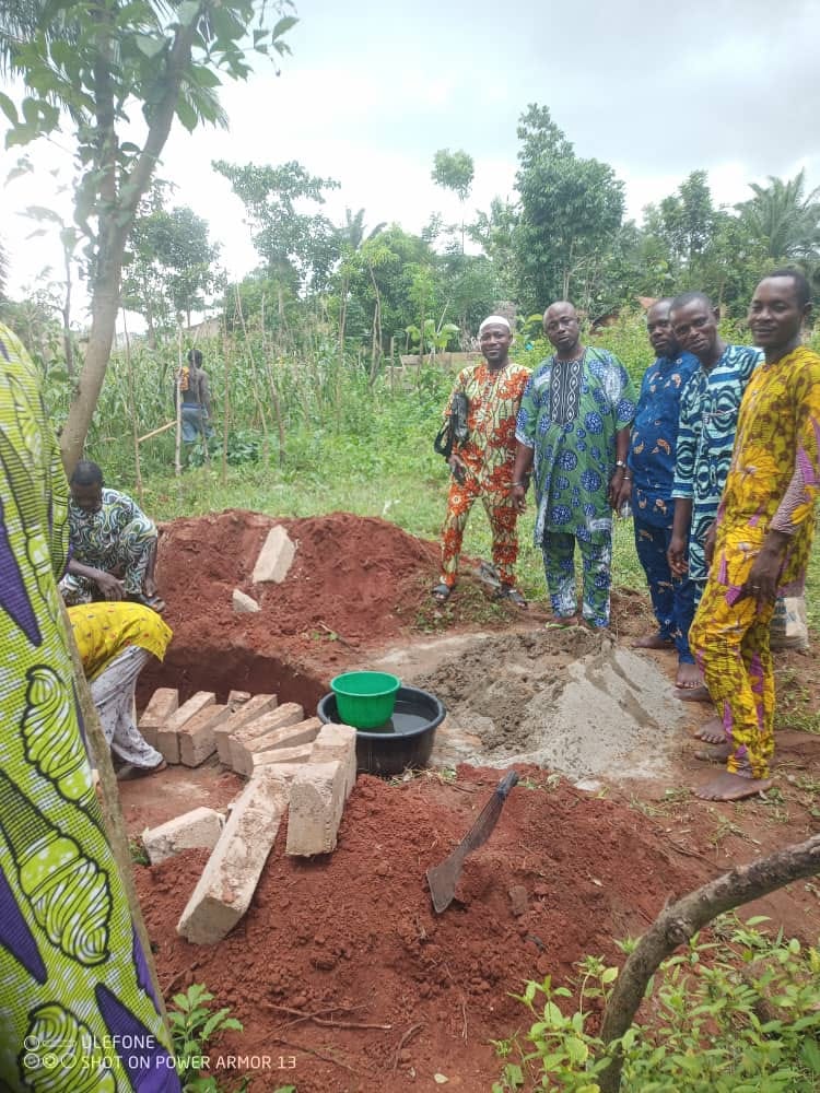L’ONG Ola Baba du Bénin a procédé à la construction d’un puits d’eau à Ouemé, derrière le CEG Djigbé, ce 18 novembre 2024.